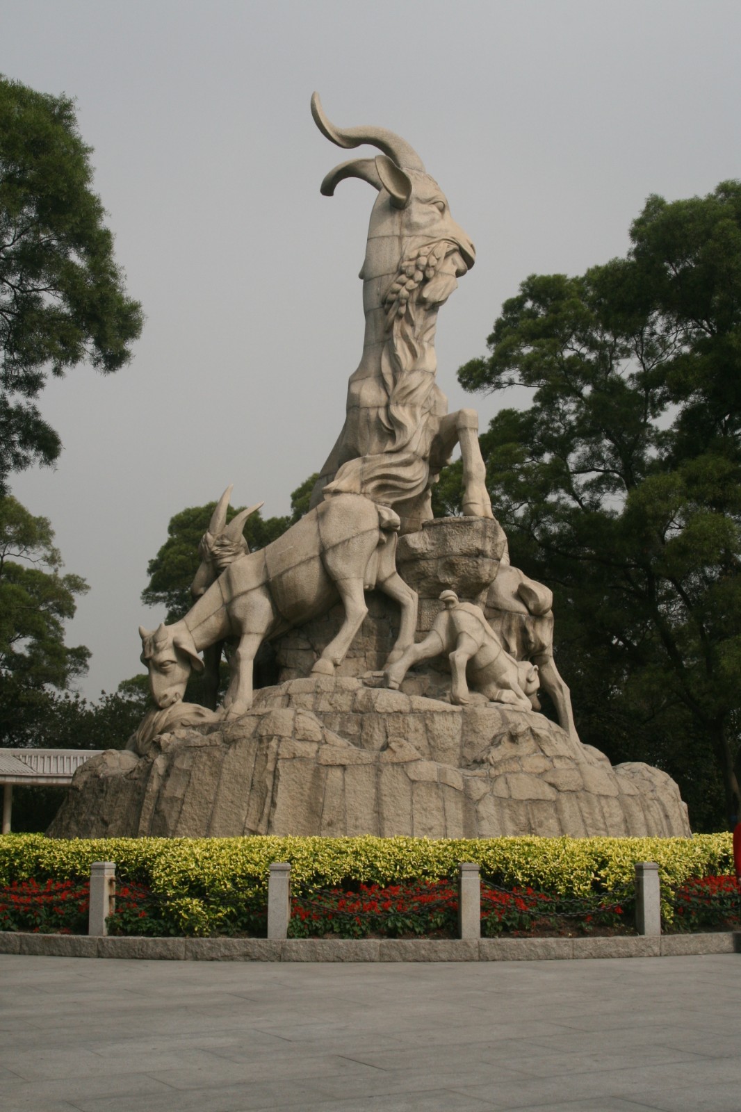 1、越秀山五羊石像.jpg